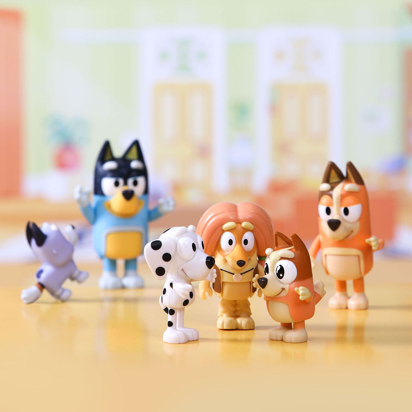 Bluey's Family and Friends - 8 Pack - 2.5-3" Bluey, Bingo, Chilli (Mum) and Dad (Bandit), Honey, Socks, Chloe and Indy Figures